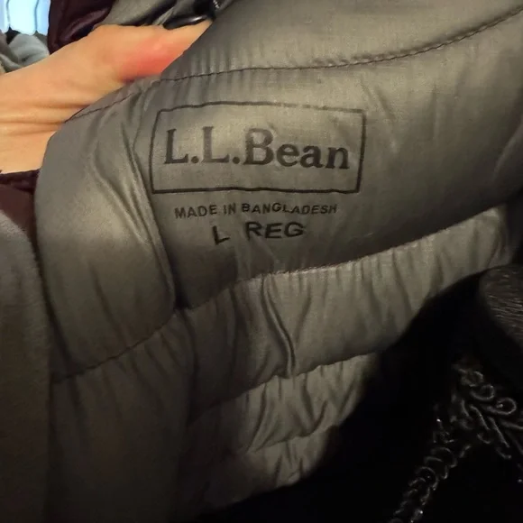 LL Bean Women's Burgundy Puffer Coat - Picture 2 of 2